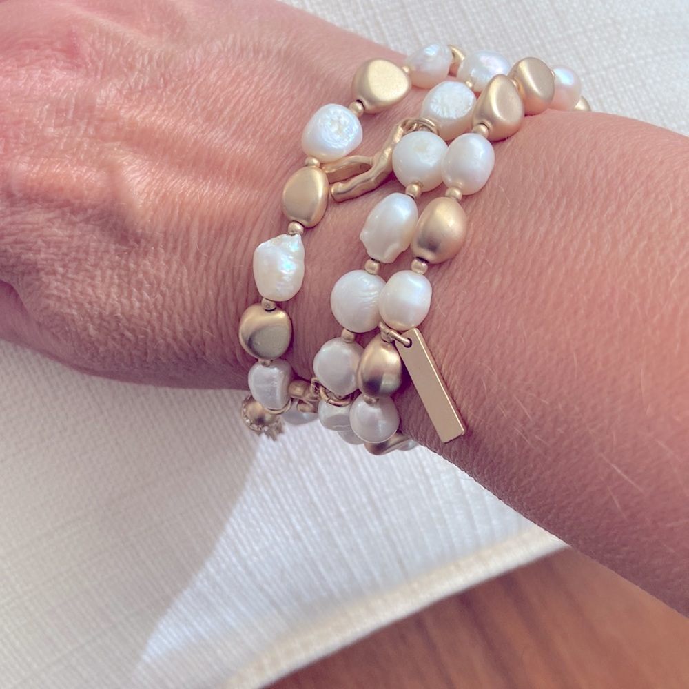 WHITE HOUSE BLACK MARKET Set of 3 Gold and Pearl with Charms Stretch Bracelets - Picture 5 of 6